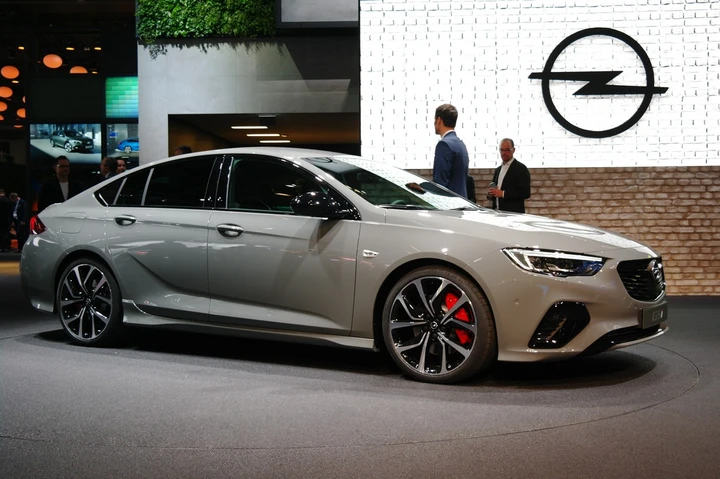 Salone di Francoforte 2017: la nuova Opel Insignia GSi Sports Tourer