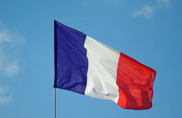 Francia: auto elettrica a 100 euro al mese