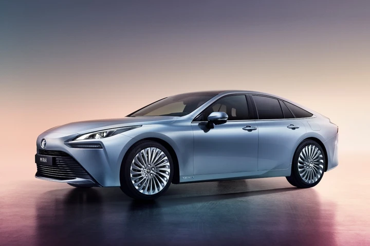 Toyota Mirai 2020: immagini ufficiali della nuova generazione