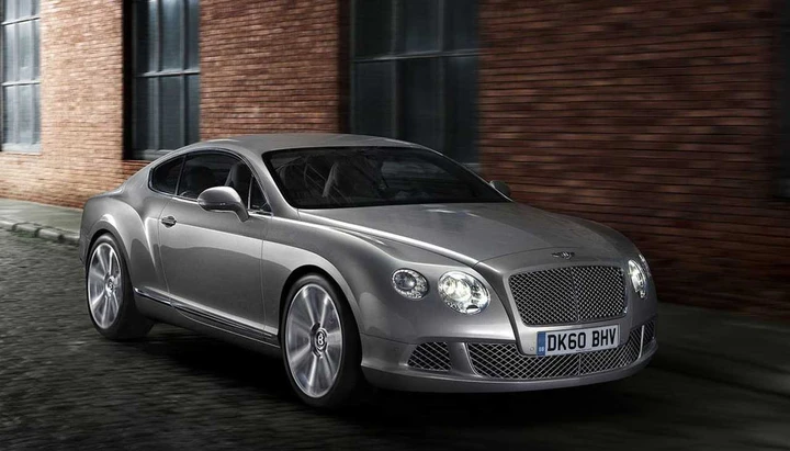 James Bond: addio Aston Martin, ora gira in Bentley