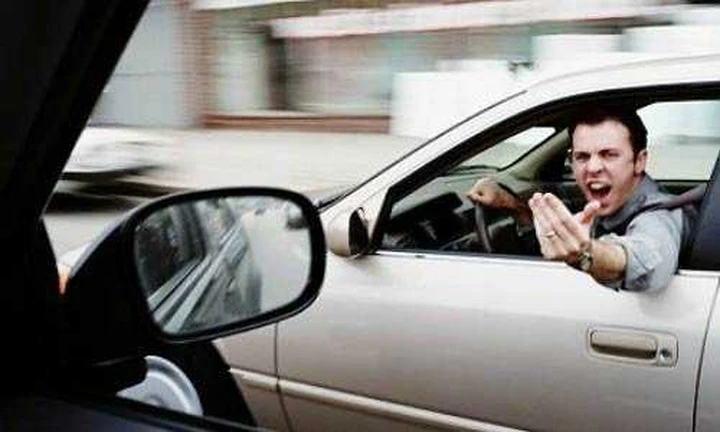 I guidatori di auto piccole sono più aggressivi