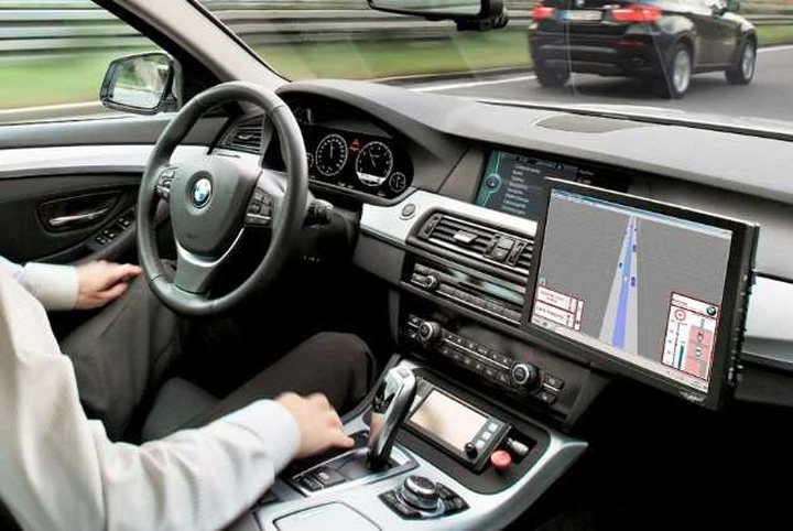 Autonomous car (Driverless o Self Driving Car)