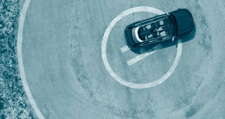 Bmw: un teaser anticipa una misteriosa Concept per Francoforte