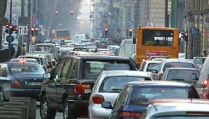 Milano: cala il livello di smog, possibile annullamento del blocco del traffico