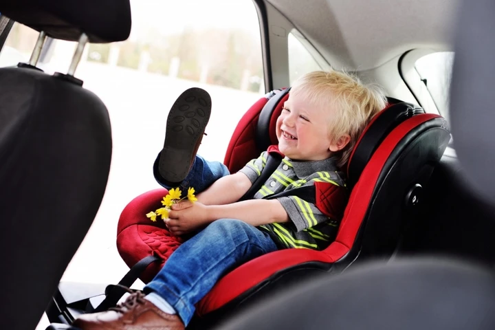Come montare il seggiolino in auto