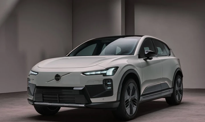 Volvo EX60 Cross Country: il SUV elettrico che non teme il fango