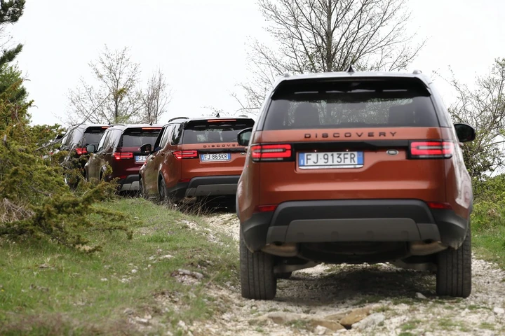 Land Rover Discovery per Amatrice