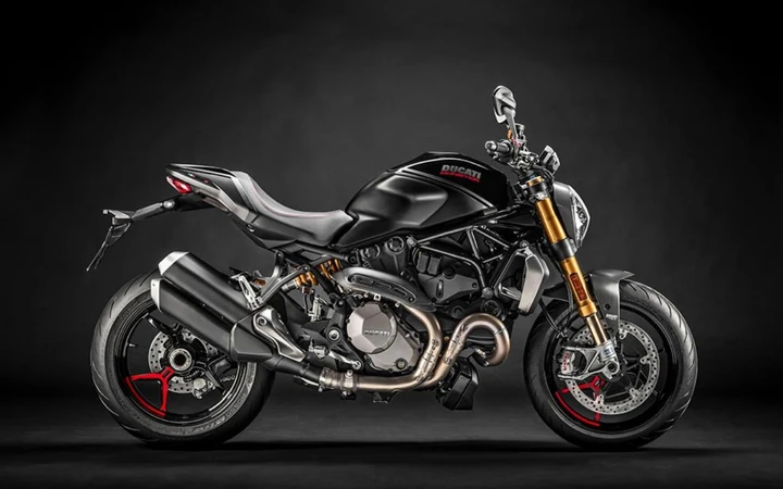 Ducati Monster 1200 S: arriva un'inedita livrea nera