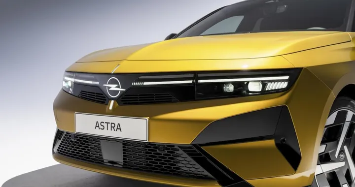 Opel Astra, i fari che vedono il pericolo prima di te