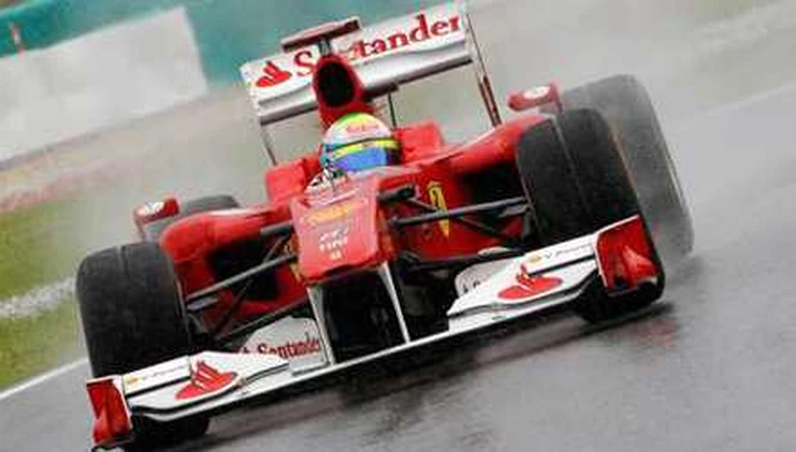 Massa vola in testa al mondiale