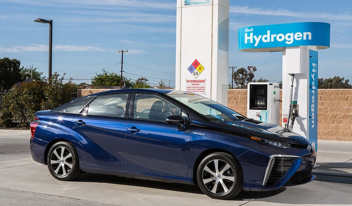 Toyota Mirai: il primo esemplare europeo venduto in Danimarca