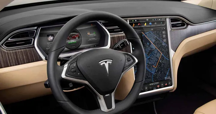 Tesla: l'auto elettrica diventa open source
