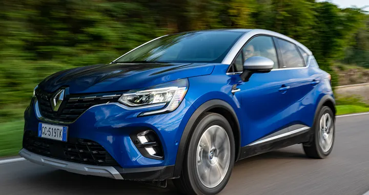 Renault Captur E-tech ibrida plug-in: allestimenti e prezzi
