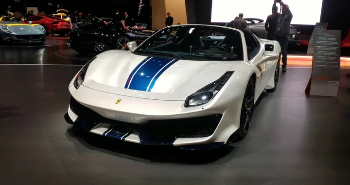Ferrari 488 Pista Spider al Salone di Parigi 2018