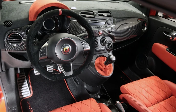 Romeo Ferraris: accessori in carbonio 500 Abarth