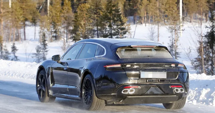 Porsche Taycan Sport Turismo: le foto spia