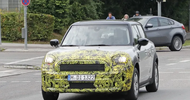 Nuova Mini Countryman: le foto spia del restyling