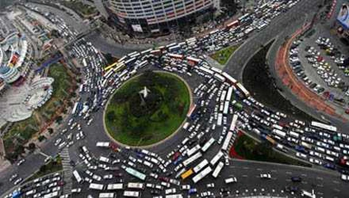 Cina: le vendite auto corrono, il traffico è in tilt