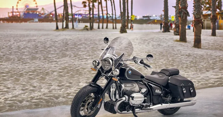BMW R 18 Classic: nata per viaggiare con stile e comodità