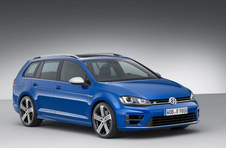 Nuova Volkswagen Golf R Variant: wagon in abito racing