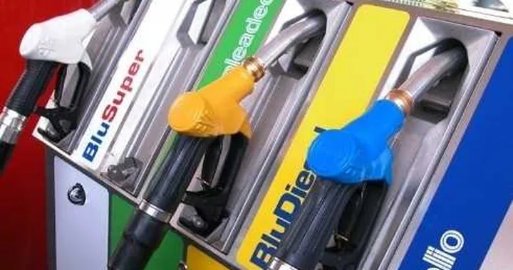 Prezzo benzina: nuova ondata di aumenti