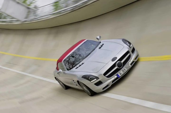Mercedes svela la SLS AMG Roadster
