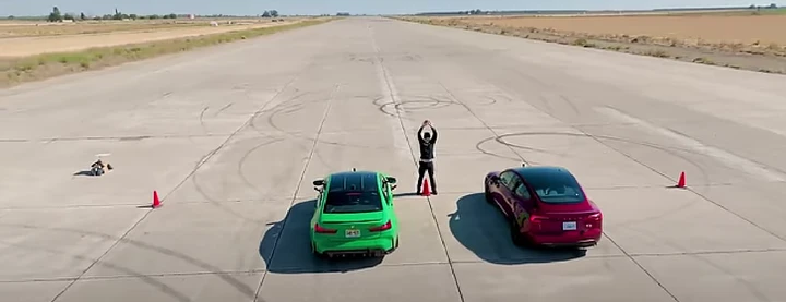 Tesla Model 3 Performance vs BMW M3 CS: sfida al cardiopalma [VIDEO]