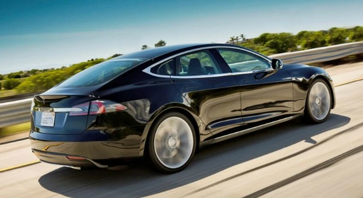 Tesla Model S: gli hacker ne prendono il controllo