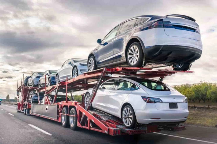 Tesla sprofonda in Francia, colano a picco le immatricolazioni