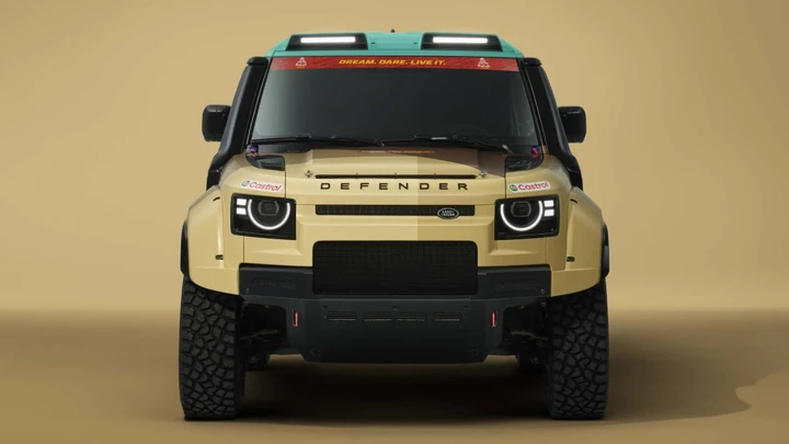 Land Rover svela Defender D7XR per il Dakar 2026