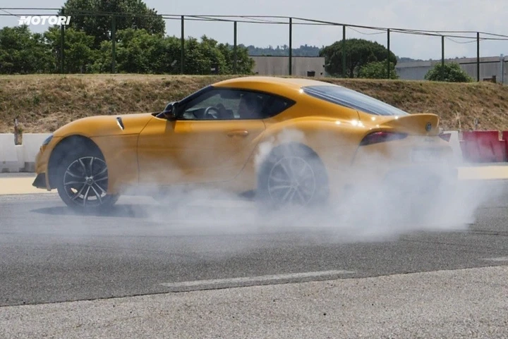 Toyota Supra 2.0 Turbo SZ-R: la prova su strada e in pista