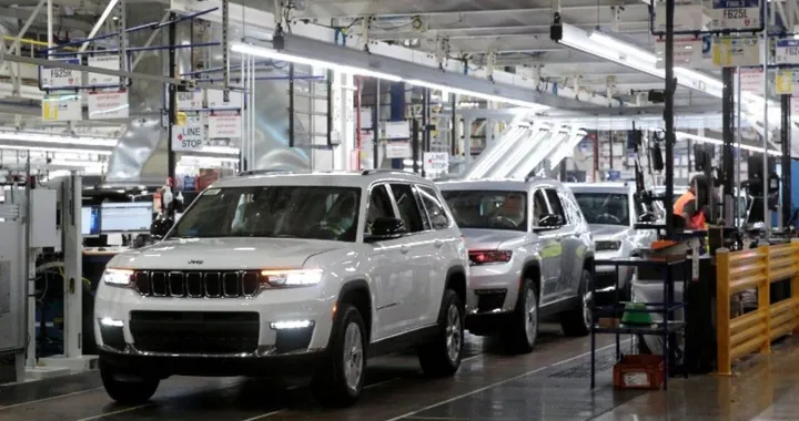 Industria auto sotto pressione: Stellantis sposta la produzione negli USA