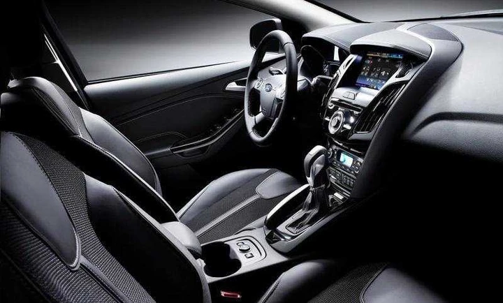 Ford Focus 2011: tessuti riciclati per gli interni