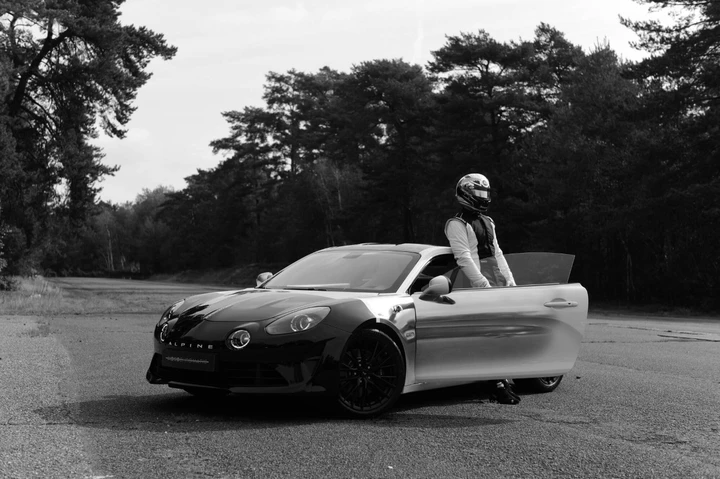 Alpine A110 Monochromatic: un capolavoro di design in bianco e nero