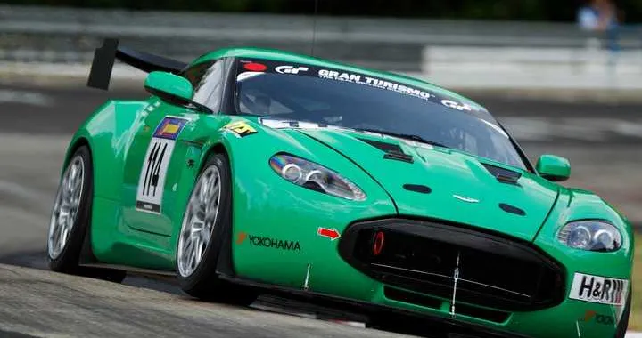 Aston Martin V12 Zagato al Nürburgring