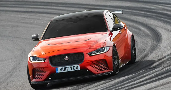 Jaguar XE SV Project 8: pronta a sfidare la Giulia Quadrifoglio