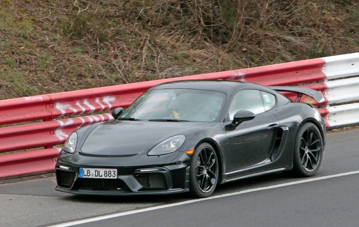 Porsche 718 Cayman GT4 al Nurburgring: le foto spia