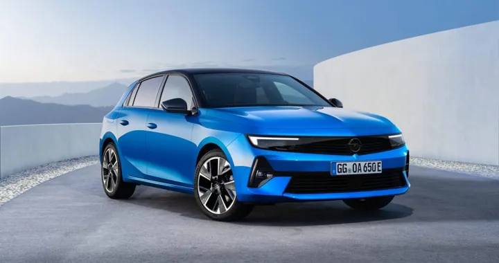 Ruba un'Opel Astra durante il test drive: in arresto 39enne