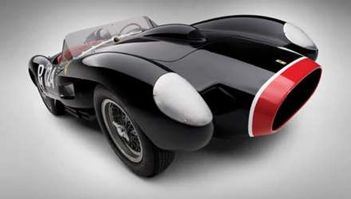 Oltre 9 milioni di euro per la Ferrari Testa Rossa all'asta a Maranello