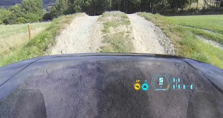 Land Rover: il cofano invisibile di Discovery Vision