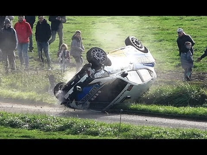 Incidente nel rally con la Renault Clio [Video]