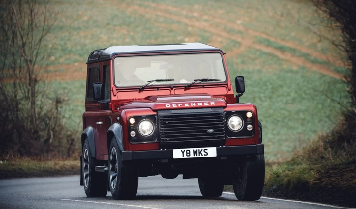 Land Rover Defender Works V8: serie limitata per i 70 anni del marchio
