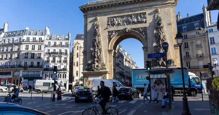 Parigi, due persone su tre senza auto: inquinamento giù del 40% in 10 anni
