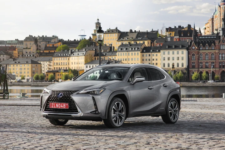 Lexus UX Hybrid protagonista alla Biennale di Venezia