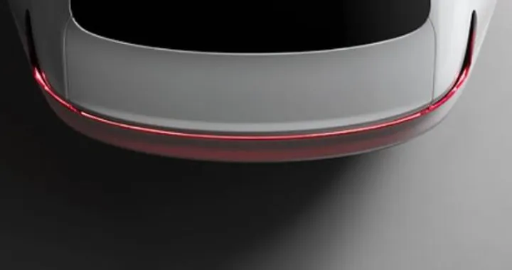 Polestar 2: il crossover elettrico anticipato da un teaser ufficiale