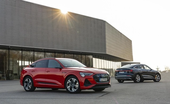 Audi e-tron 55 Fast Edition e 50 EVO: dotazioni e prezzi