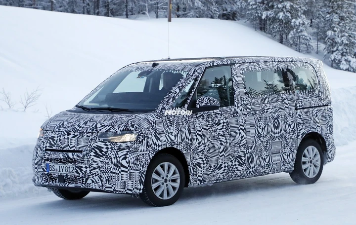 Volkswagen T7: le foto spia