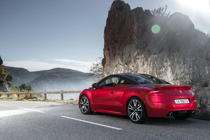 Peugeot RCZ-R: le immagini ufficiali