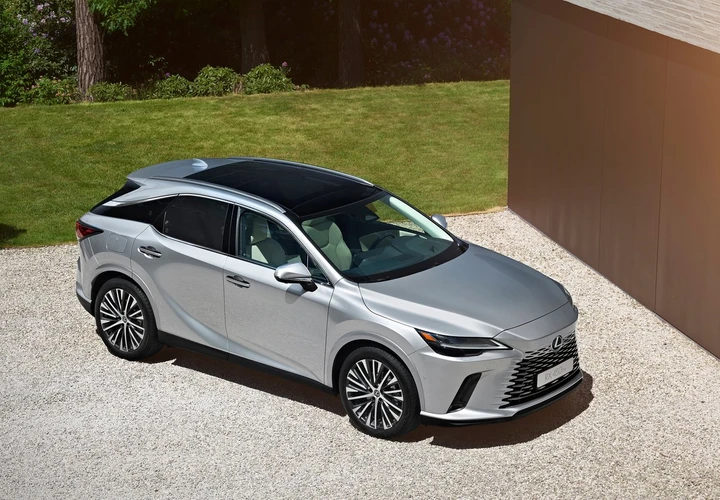 Lexus RX 2023: lusso, prestazioni elevate e look inedito