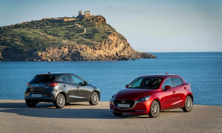 Mazda2 2020 ibrida: allestimenti, motori e prezzi